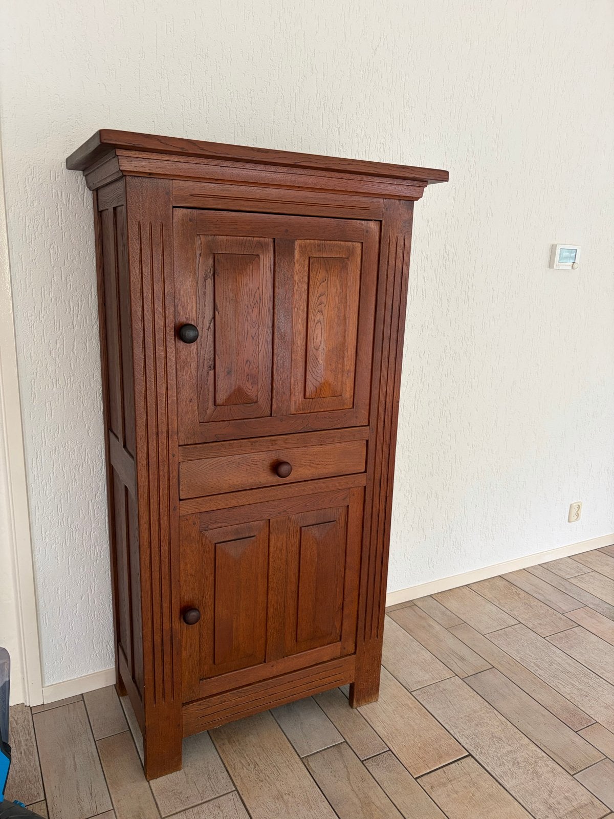 Massief houten kast met lade en deuren, Ophalen