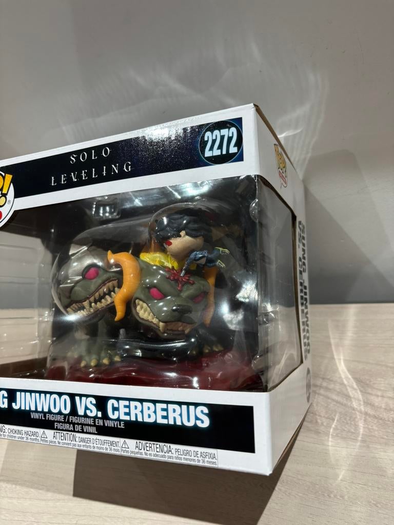 Funko Pop Sung Jinwoo vs Cerberus #2272 Solo Leveling Deluxe, Funko Europe, Ophalen of Verzenden, Zo goed als nieuw, 4th floor, 1 Queen Caroline St, London W6 9YN, Verenigd Koninkrijk