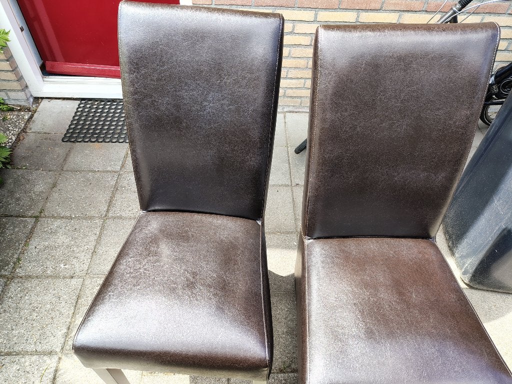 Gratis ophalen 2 eetkamerstoelen., Gebruikt, Twee, Bruin, Leer