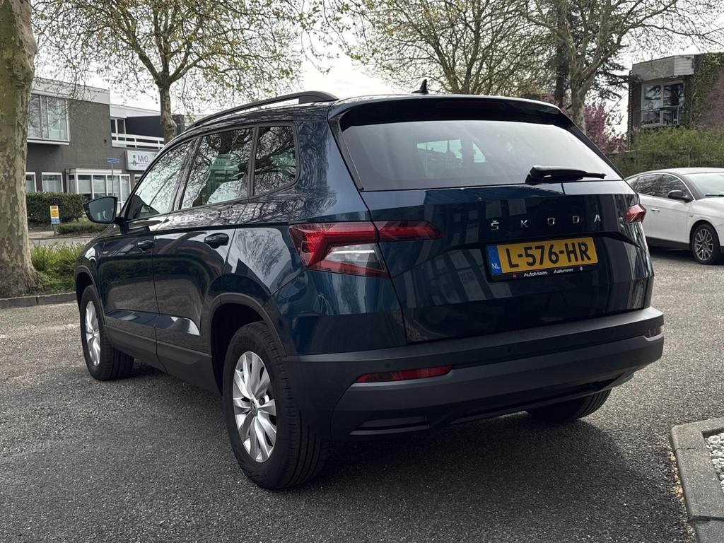 Skoda Karoq 1.5 TSI ACT Business Edition Trekhaak wegklapbaa, Auto's, Skoda, Stof, 4 cilinders, Blauw, Bedrijf