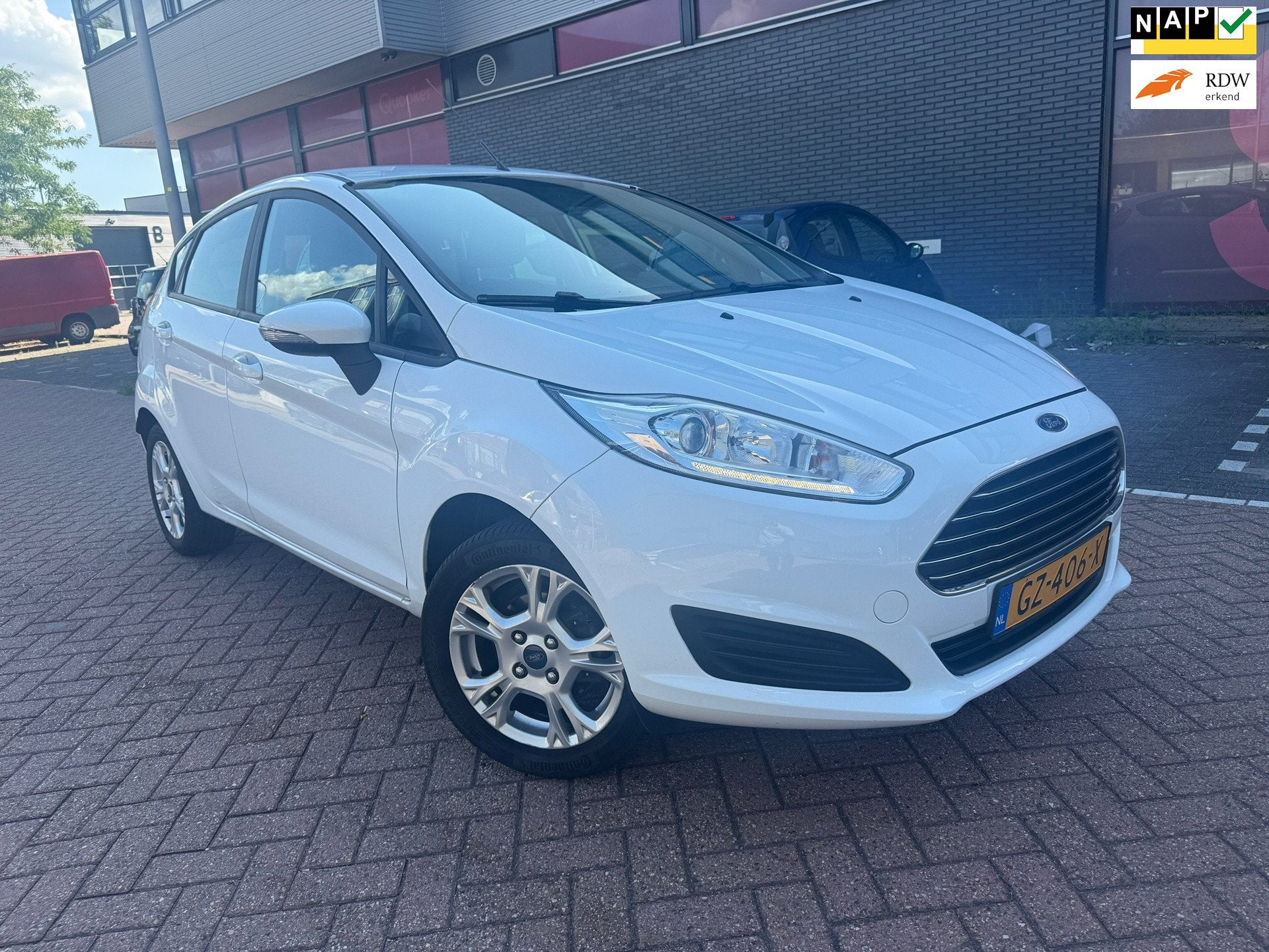 Ford Fiesta 1.0 Style AIRCO Volledig onderhouden APK 5DR, Auto's, Dealer onderhouden, 40 €/maand, Euro 6, 525 kg