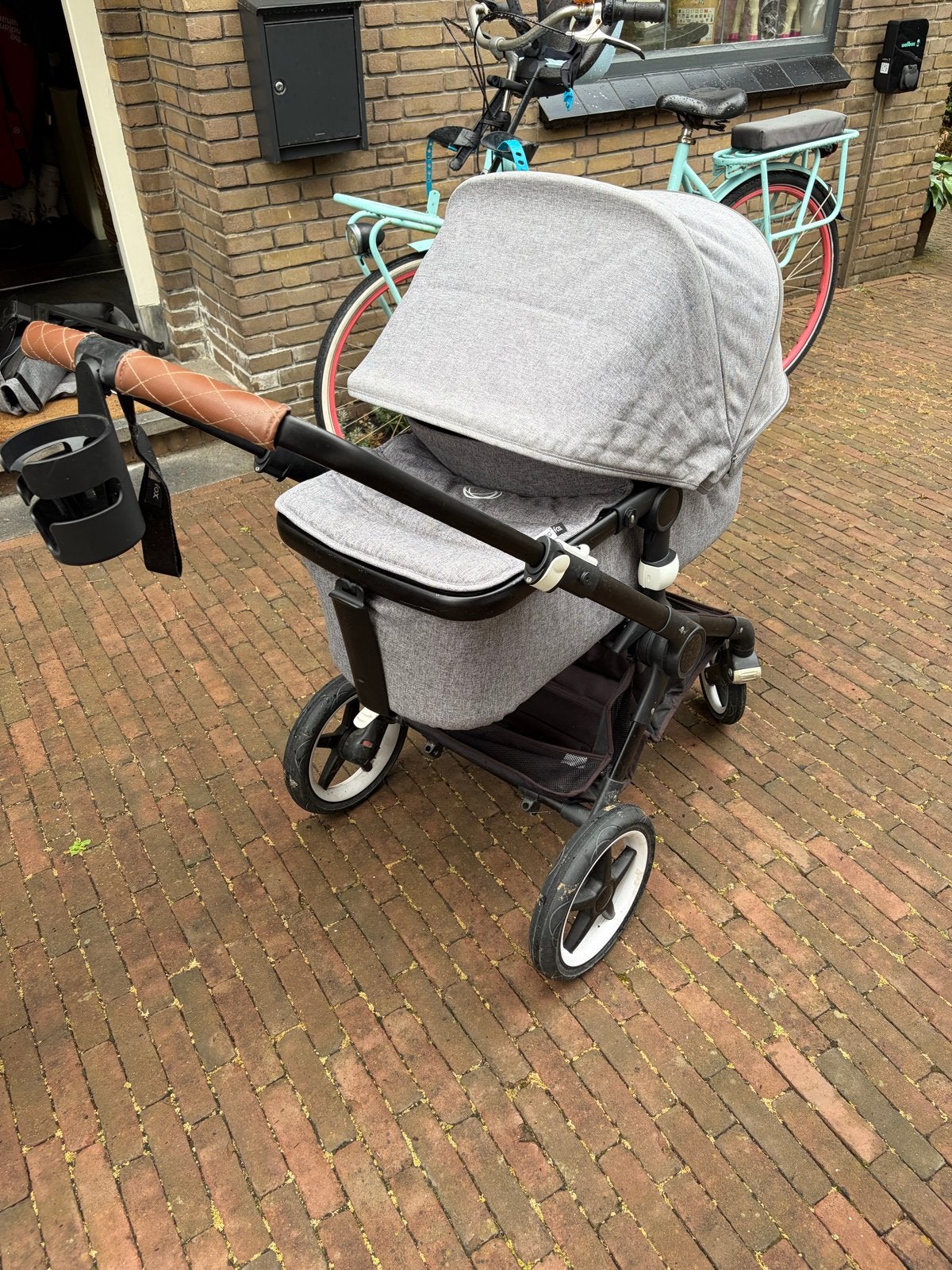 Bugaboo Fox 2 Combiwagen - Grijs met reiswieg en peuterzitje, Kinderen en Baby's, Kinderwagens en Combinaties, Ophalen, Gebruikt
