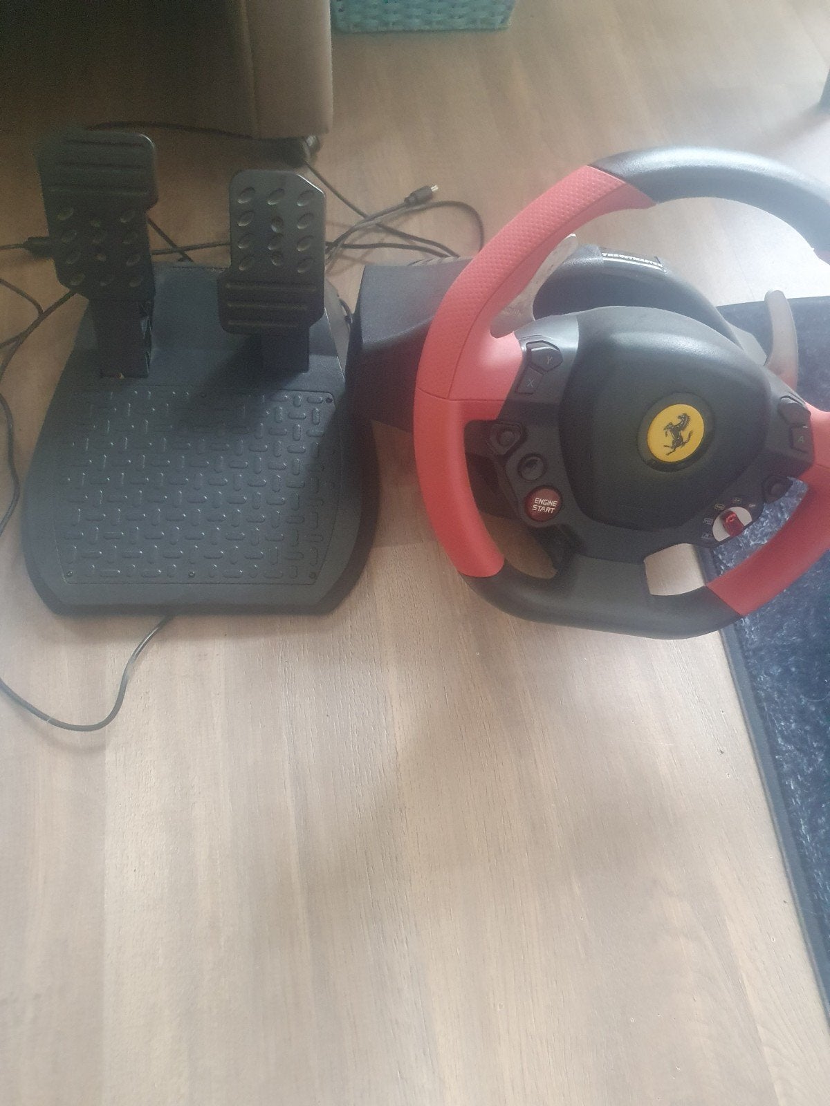 Thrustmaster Ferrari 458 Spider racestuur met pedalen, Ophalen, Racestuur, Gebruikt, Xbox