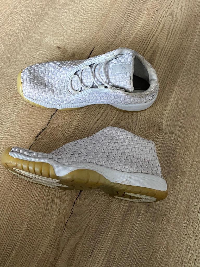 Nike Air Jordan Future Low wit – maat 38.5 US 6Y – woven, Kleding | Dames, Schoenen, Gedragen, Sneakers of Gympen, Grijs, Ophalen of Verzenden