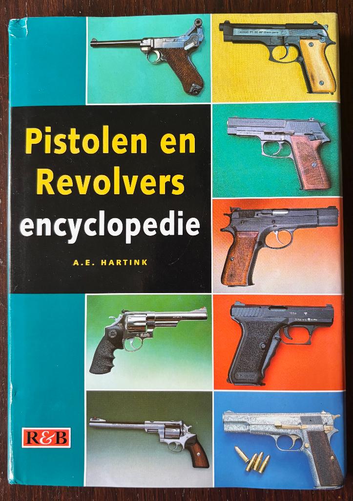 Pistolen en revolvers encyclopedie.  A.E.Hartink., Ophalen of Verzenden, Zo goed als nieuw, Overige sporten