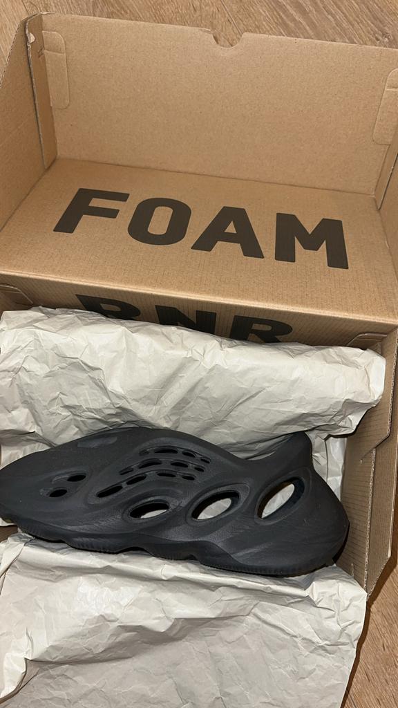 Yeezy Foam Runners - Comfort en Stijl, Kleding | Heren, Schoenen, Slippers, Zwart, Ophalen of Verzenden, Gedragen