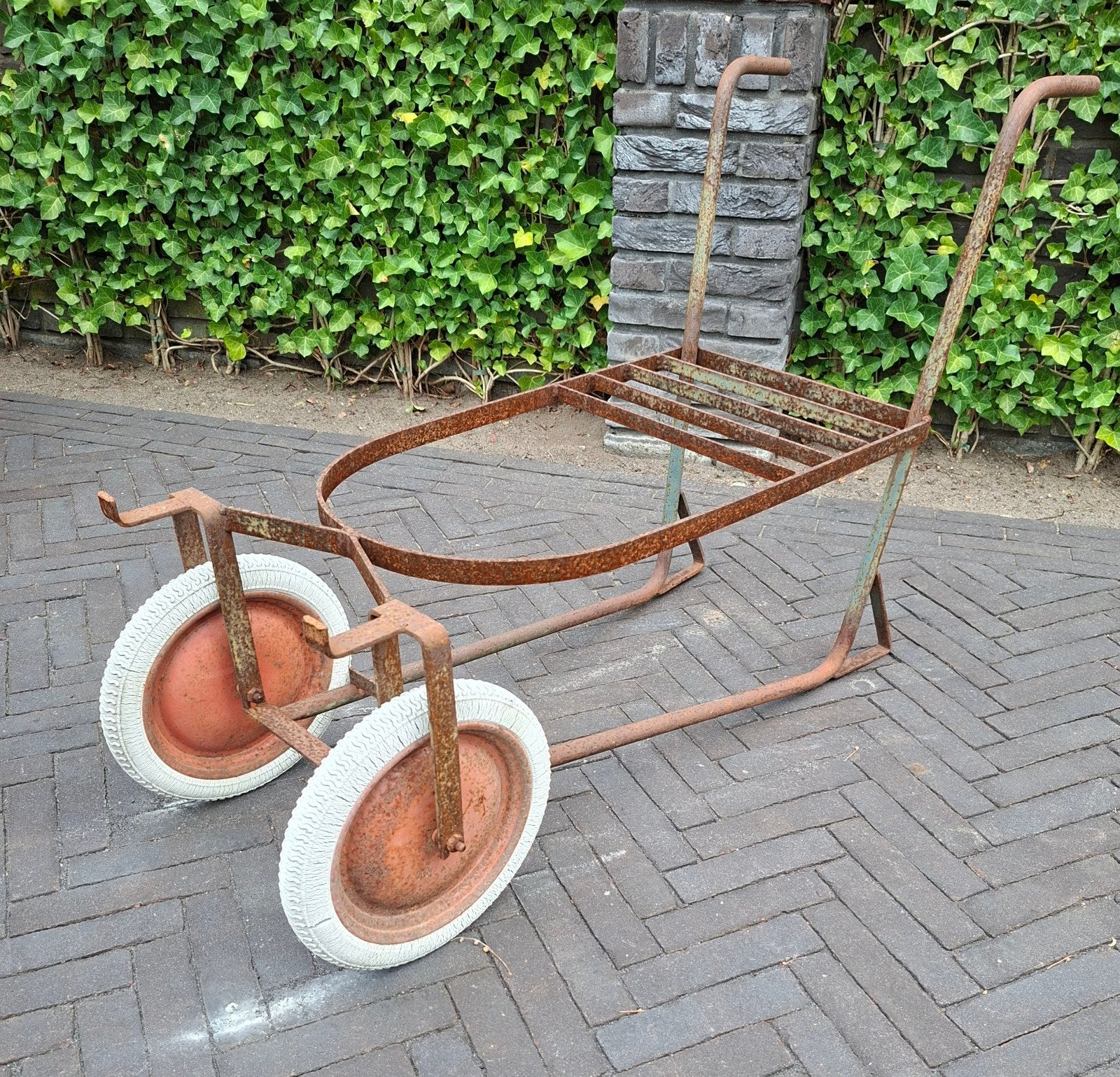 Oude kruiwagen jaren 50/60 leuk als decoratie, Ophalen of Verzenden, Gebruikt