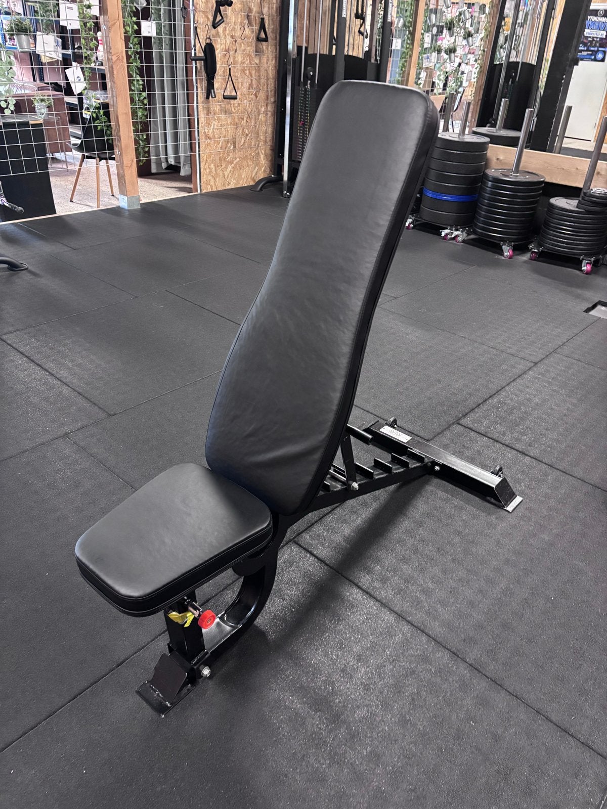 Robuuste Incline Bench voor commercieel gebruik, Sport en Fitness, Fitnessmaterialen, Ophalen, Gebruikt, Borst, Fitnessbank