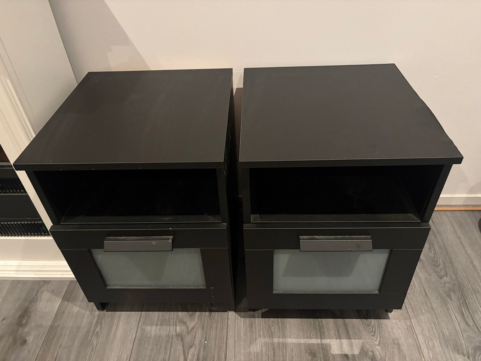 2 IKEA nachtkastjes met lades en open vak, Huis en Inrichting, Ophalen, Gebruikt, 55 tot 70 cm, 45 tot 65 cm