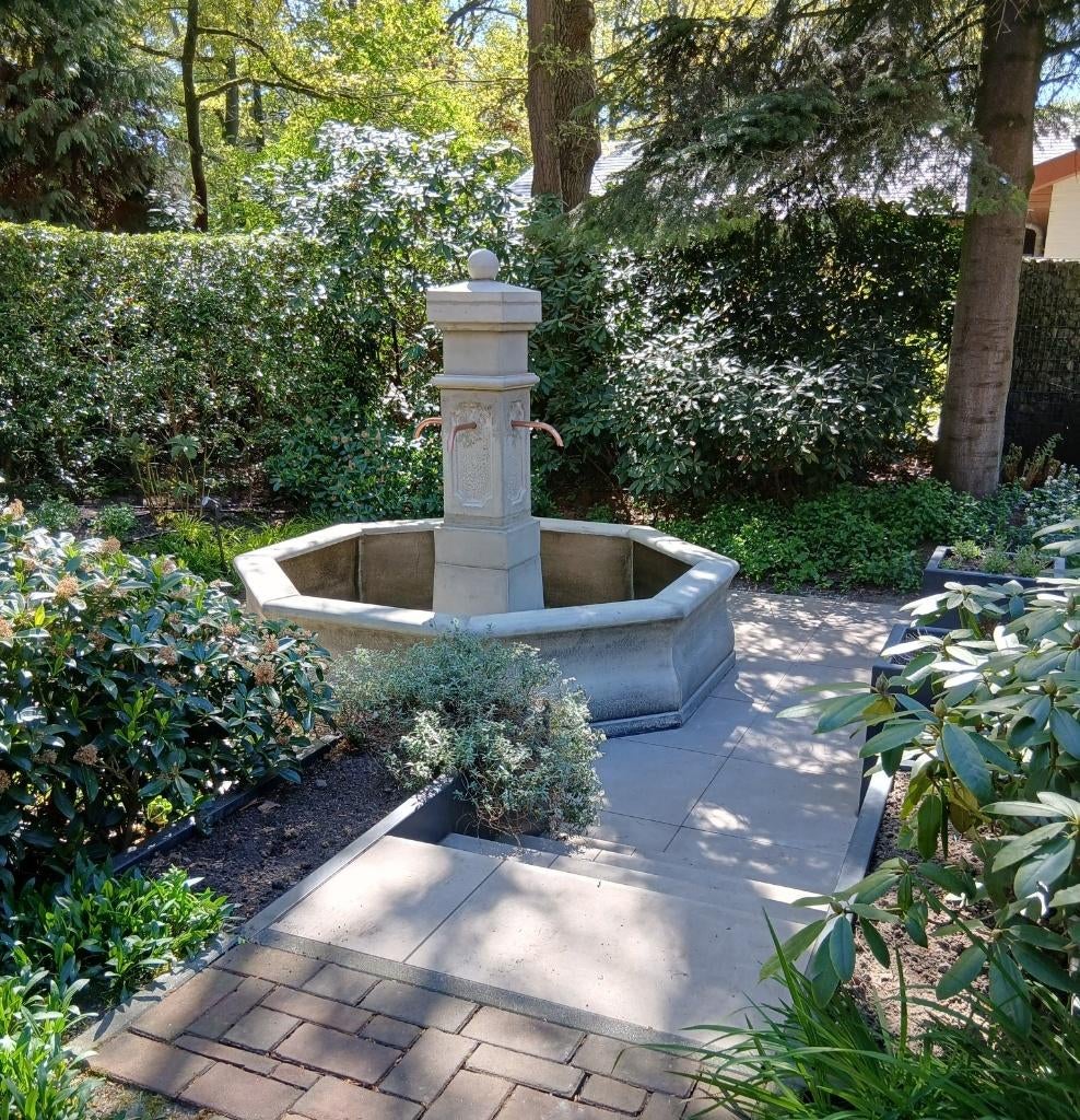 Franse dorpsfontein ALL INN, Ophalen, Nieuw, Beton, Fontein