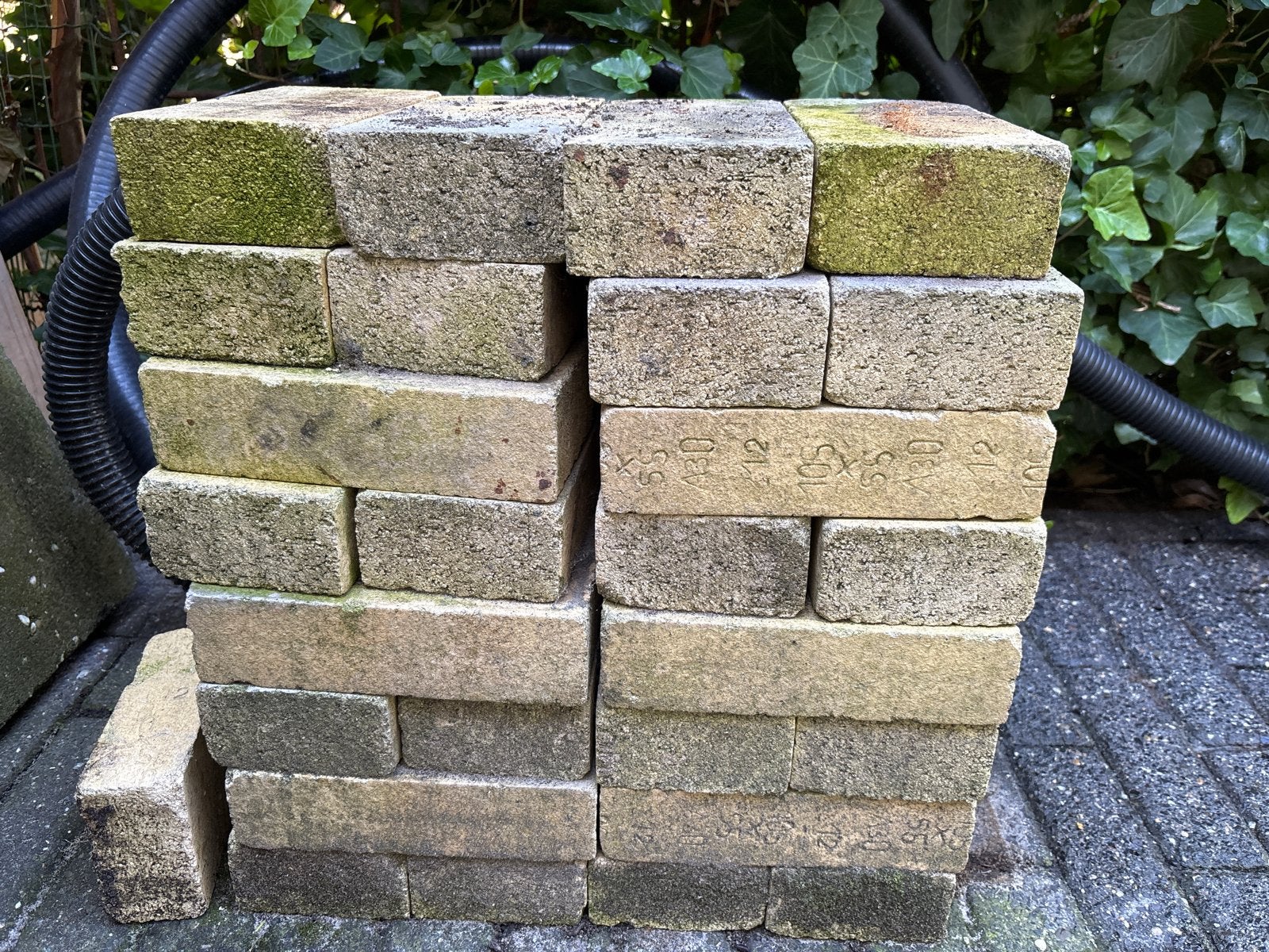 32 Vuurvaste stenen 21x10,5x5,5 cm, Doe-het-zelf en Verbouw, Metselstenen, Ophalen of Verzenden, Gebruikt, Overige typen