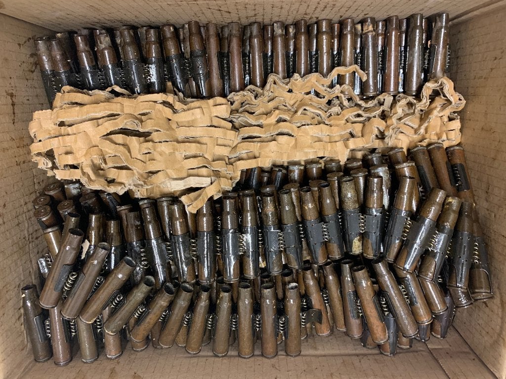 10x munitieband mg34/42 met lege wo2 hulzen, Ophalen of Verzenden, Duitsland, Hulzen of Bodemvondsten