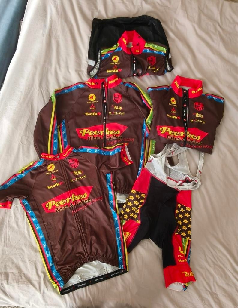 Pactimo heren wielerkleding fietsset maat M, Fietsen en Brommers, Fietsaccessoires | Fietskleding, Gebruikt, Ophalen of Verzenden