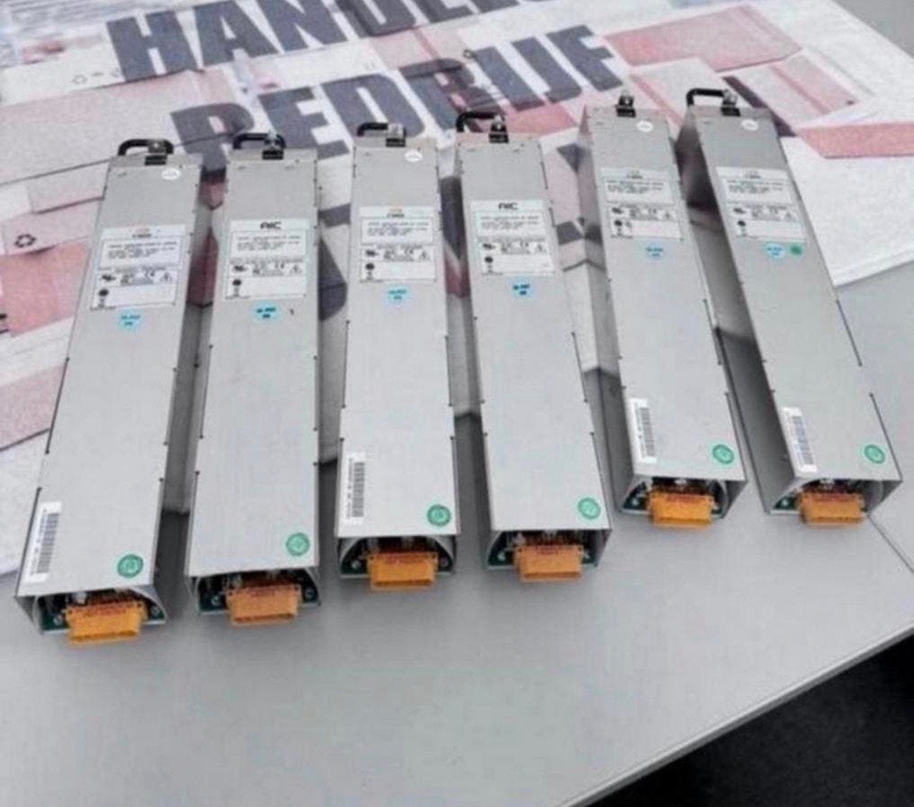 6X T-WIN AIC PSM2-PSG-2A00V 100-240VAC 1000W - B013180005, Hobby en Vrije tijd, Ophalen of Verzenden, Zo goed als nieuw, H, H