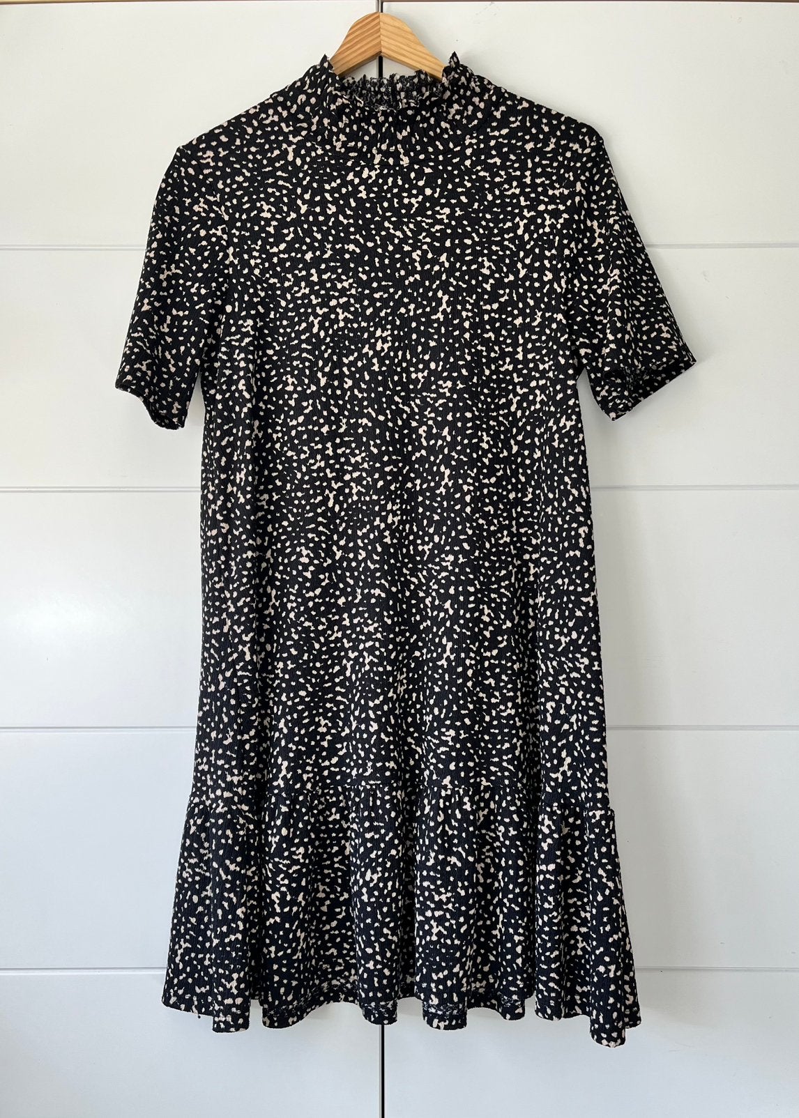 Zara jurkje met beige print (36), Kleding | Dames, Beige, Ophalen of Verzenden, Zo goed als nieuw, Knielengte