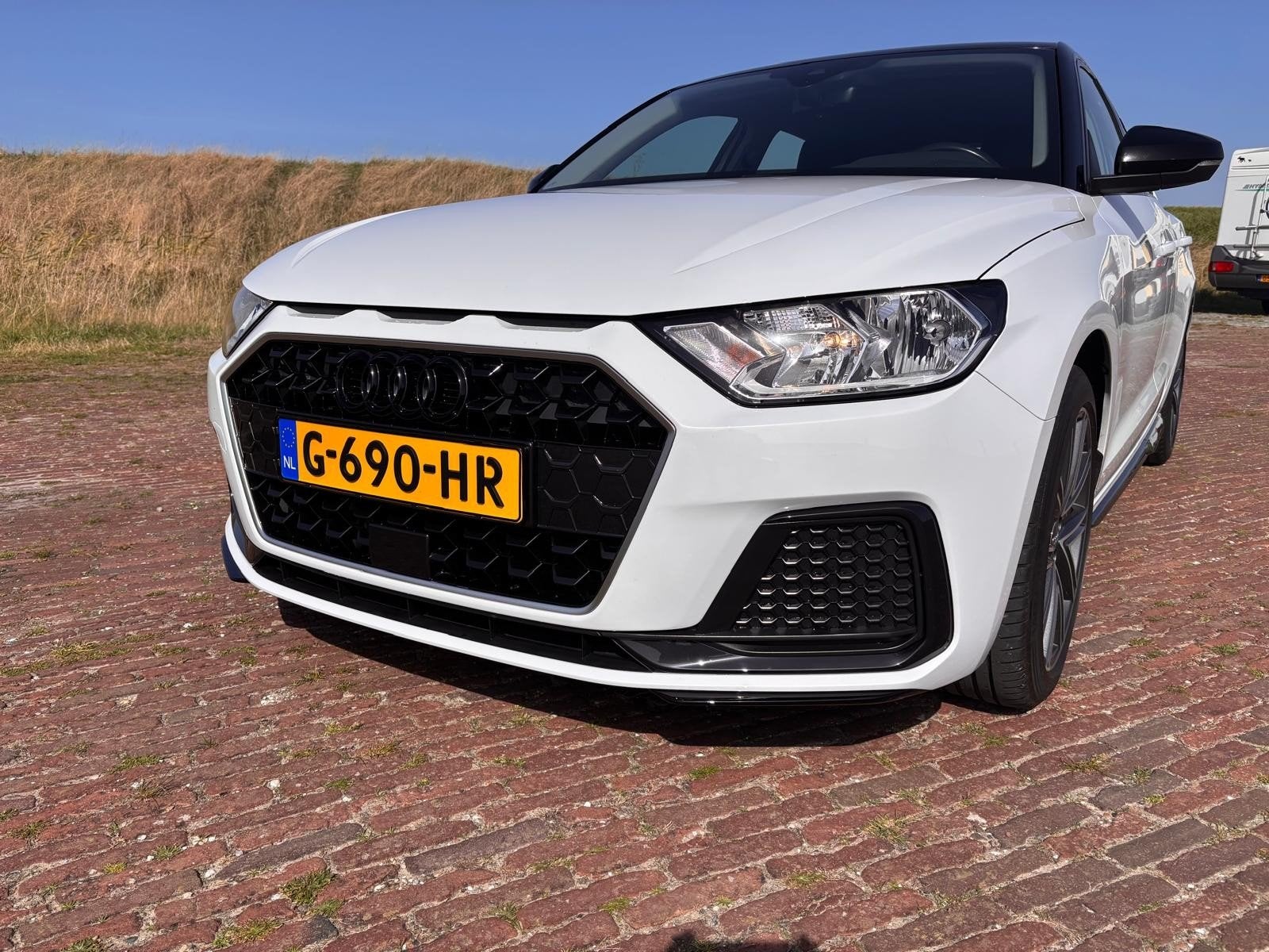 Audi A1 25 Tfsi 95pk 2019 Wit, Auto's, Voorwielaandrijving, Stof, A1, Zwart