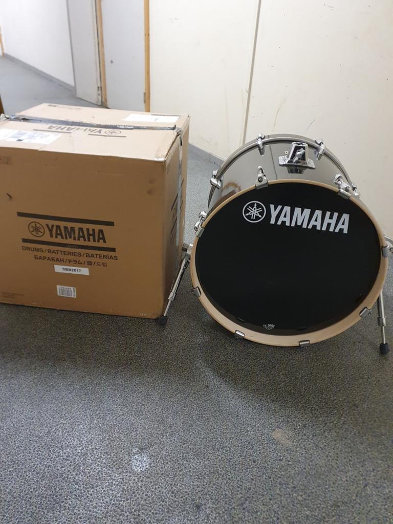 YAMAHA STAGE CUSTOM BASS DRUM 20 INCH, Muziek en Instrumenten, Ophalen of Verzenden, Zo goed als nieuw, Yamaha