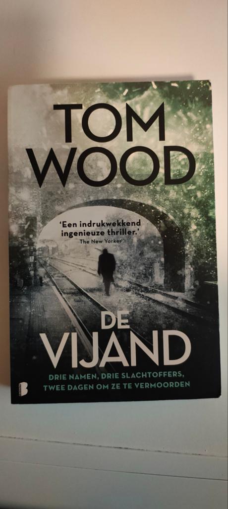 Tom Wood - De vijand, Boeken, Thrillers, Zo goed als nieuw, Ophalen of Verzenden