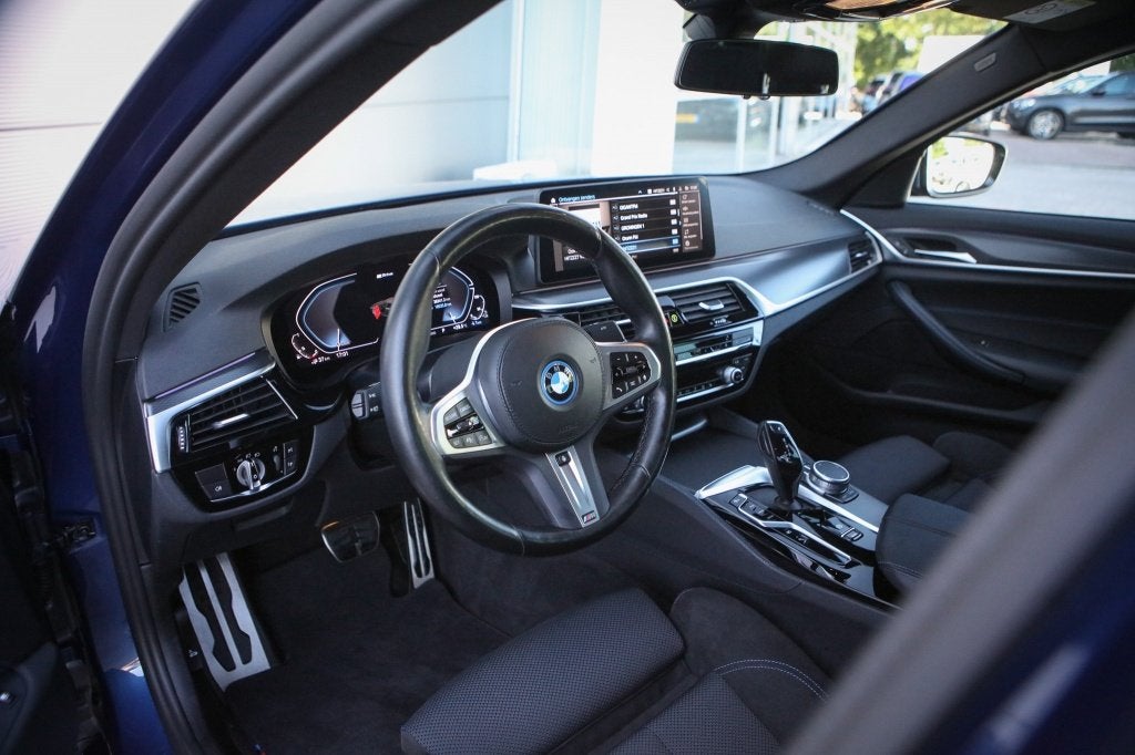 BMW 5 Serie 545e M-Sport Sedan | BTW | (bj 2022, automaat), Automaat, Gebruikt, 394 pk, 2000 kg