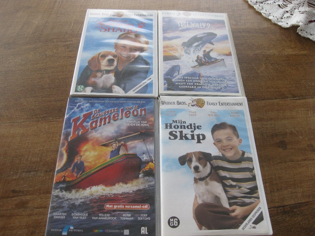 4 kinderfilms ( VHS ), Vanaf 6 jaar, Ophalen of Verzenden, Zo goed als nieuw, Kinderprogramma of -film