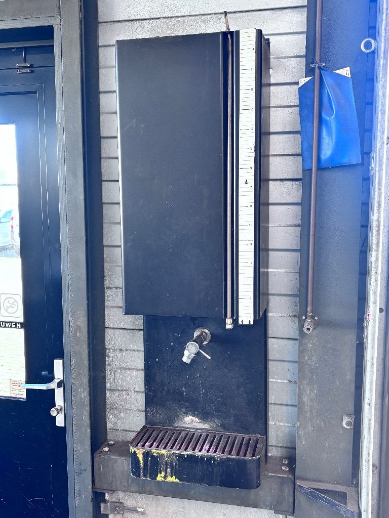 Koelvloeistof bar / Oliebar met bijpassende pomp, Ophalen, Gebruikt, Niet van toepassing, Niet van toepassing