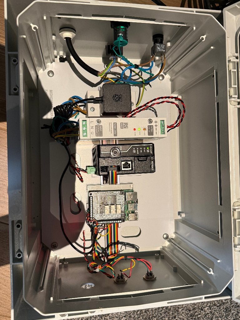 Keyence IV2-G30F  and a raspberry pi 5 with a automation hat, Gebruikt, Ophalen of Verzenden, Guaestus Trading, Sales@guaestus.com