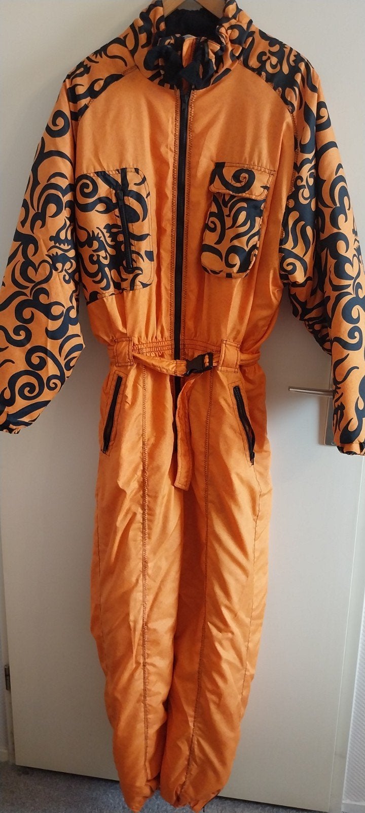 Vintage Snowboard Skipak Maat 176 / S - Oranje met Tribal, Kleding | Dames, Ophalen of Verzenden, Zo goed als nieuw, Maat 36 (S)