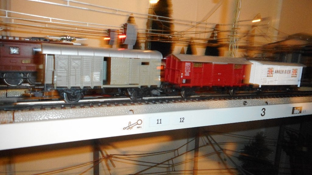 MARKLIN 3 div.goederen wagons :4605 SBB, 4550 FS + bierwagon, Wisselstroom, Wagon, Ophalen of Verzenden, Zo goed als nieuw