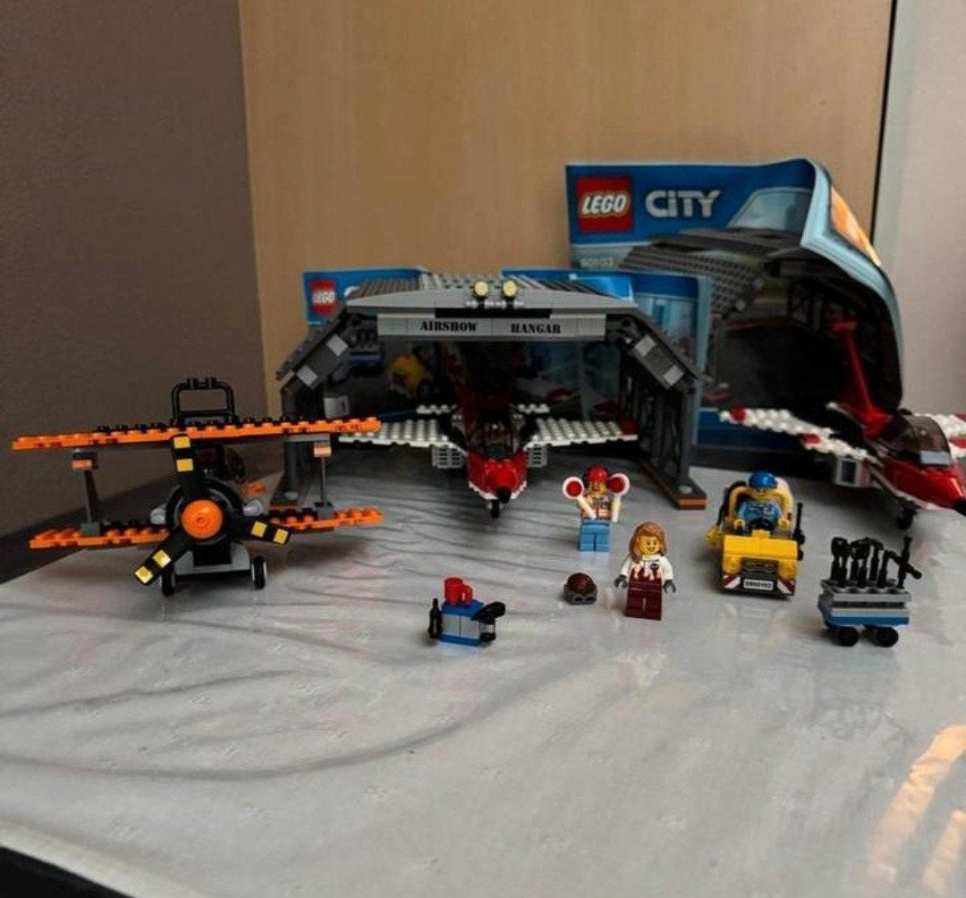 Lego City 60103 Airshow: Vliegtuigen en Hangar, Ophalen of Verzenden, Gebruikt