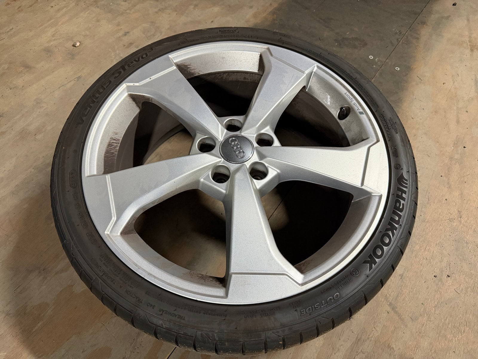 Originele Audi RS3 8v velgen met Hankook zomerbanden 6mm, Auto-onderdelen, Banden en Velgen, Gebruikt, Banden en Velgen, 235 mm