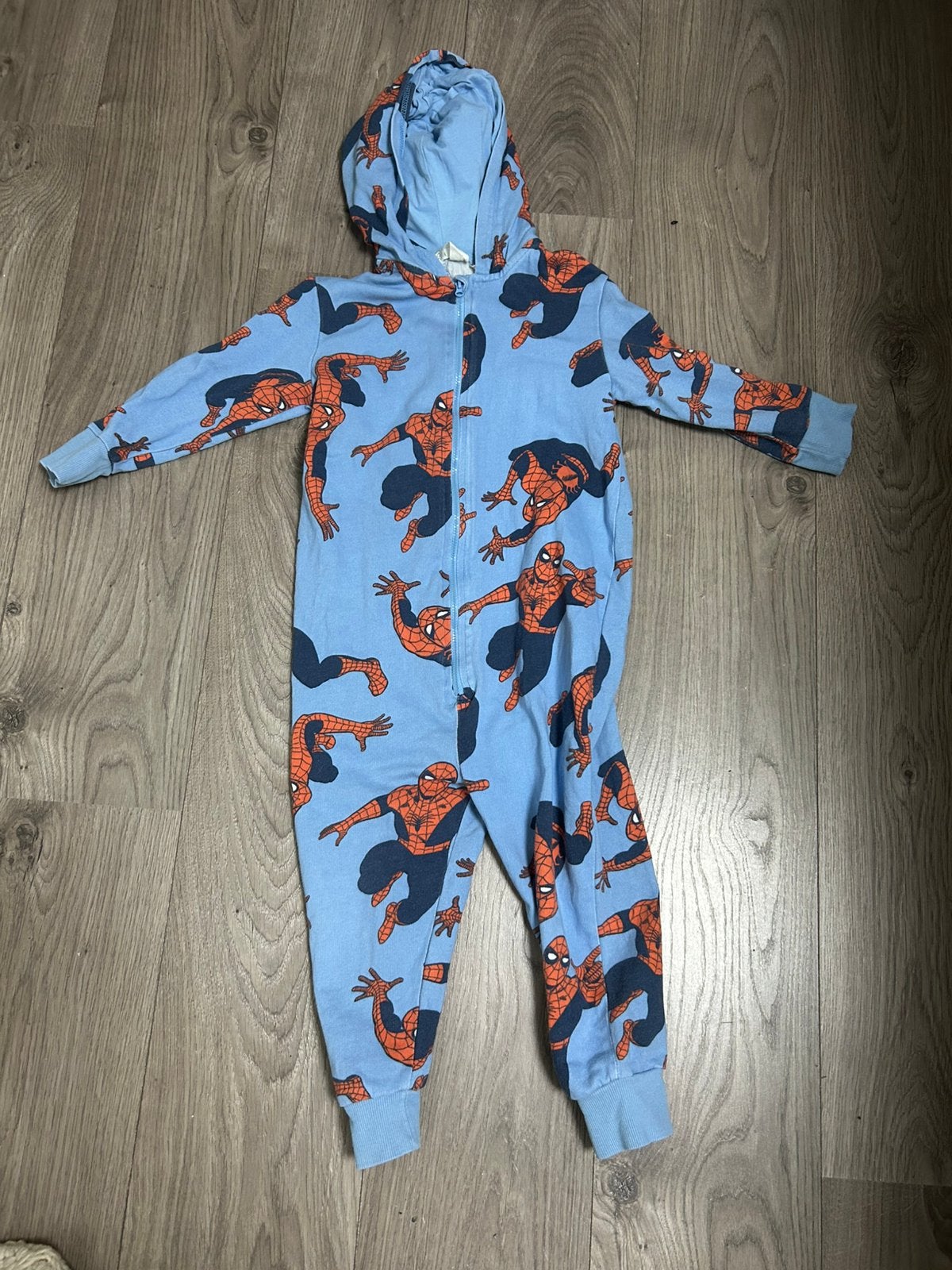 Onesie Spiderman maat 110/116 - in zeer goede staat, Ophalen of Verzenden, Zo goed als nieuw, Jongetje of Meisje, Pakje
