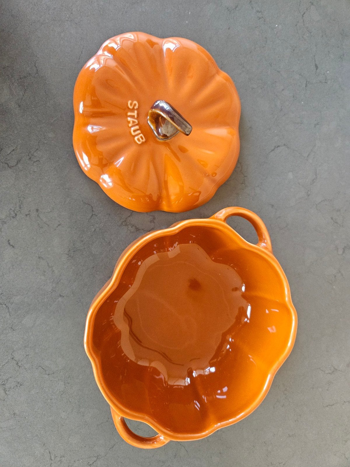 Staub Keramische Pompoen Cocotte - 12cm, Braadpan, Met deksel, Nieuw, Ophalen of Verzenden