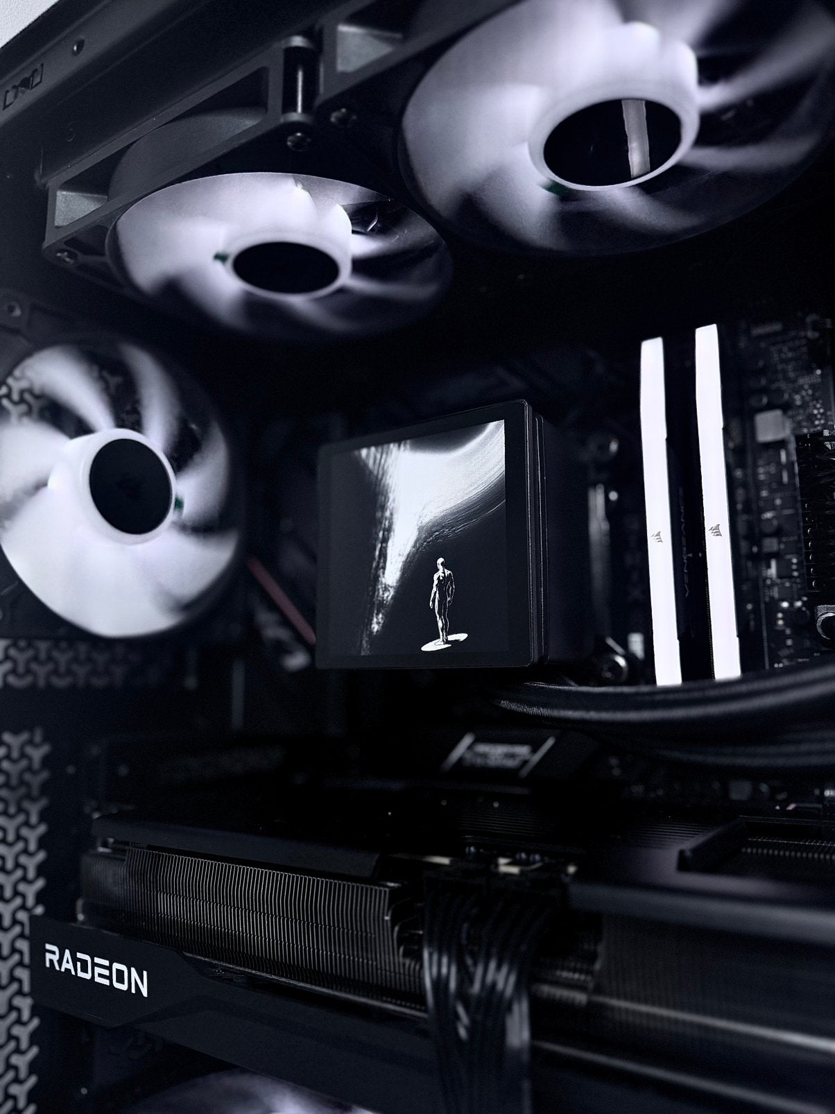 GAME PC | RX 9070 XT | 9700x | 32GB DDR5 | 4TB | 1000w, Met monitor, 32 GB, Virtual Reality, Nieuw