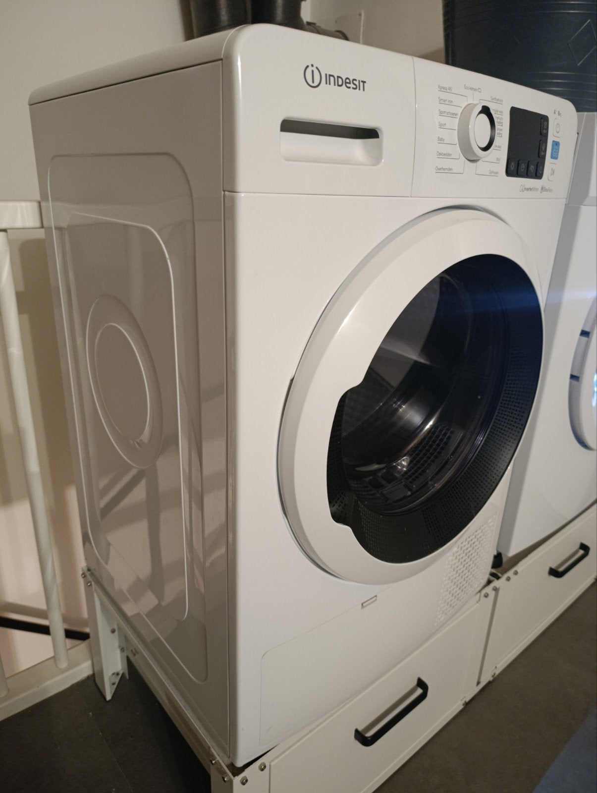 Foto 2 van Indesit warmtepompdroger A++ 8kg model YTNL M11 82K RX