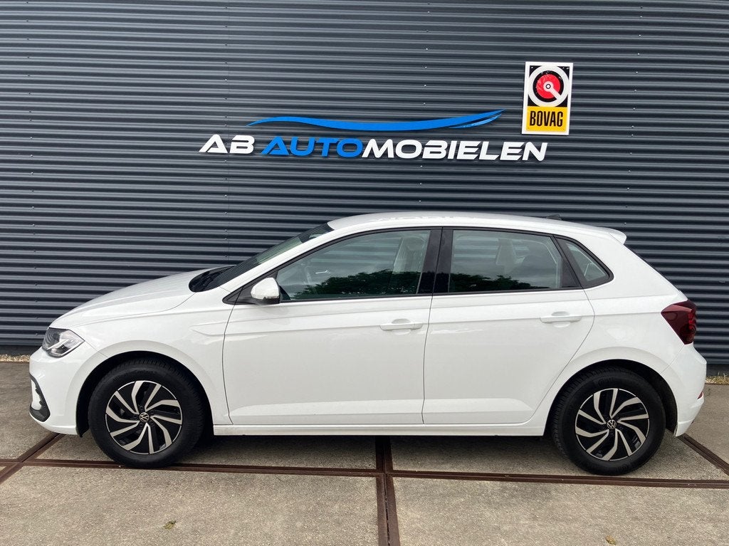 Volkswagen Polo 1.0 TSI Life AUTOMAAT/ CAMERA/ CARPLAY, Gebruikt, 95 pk, Met garantie (alle), 1104 kg