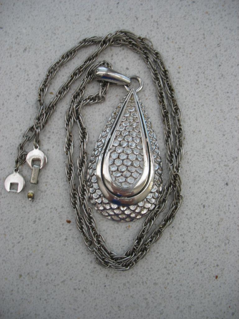 Monet Ketting met Hanger Zilverkleur Vintage, Ophalen of Verzenden, Overige materialen, Ketting