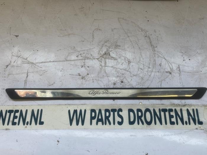 Sierstrip van een Alfa Romeo Stelvio, Gebruikt, -, Verzenden, -