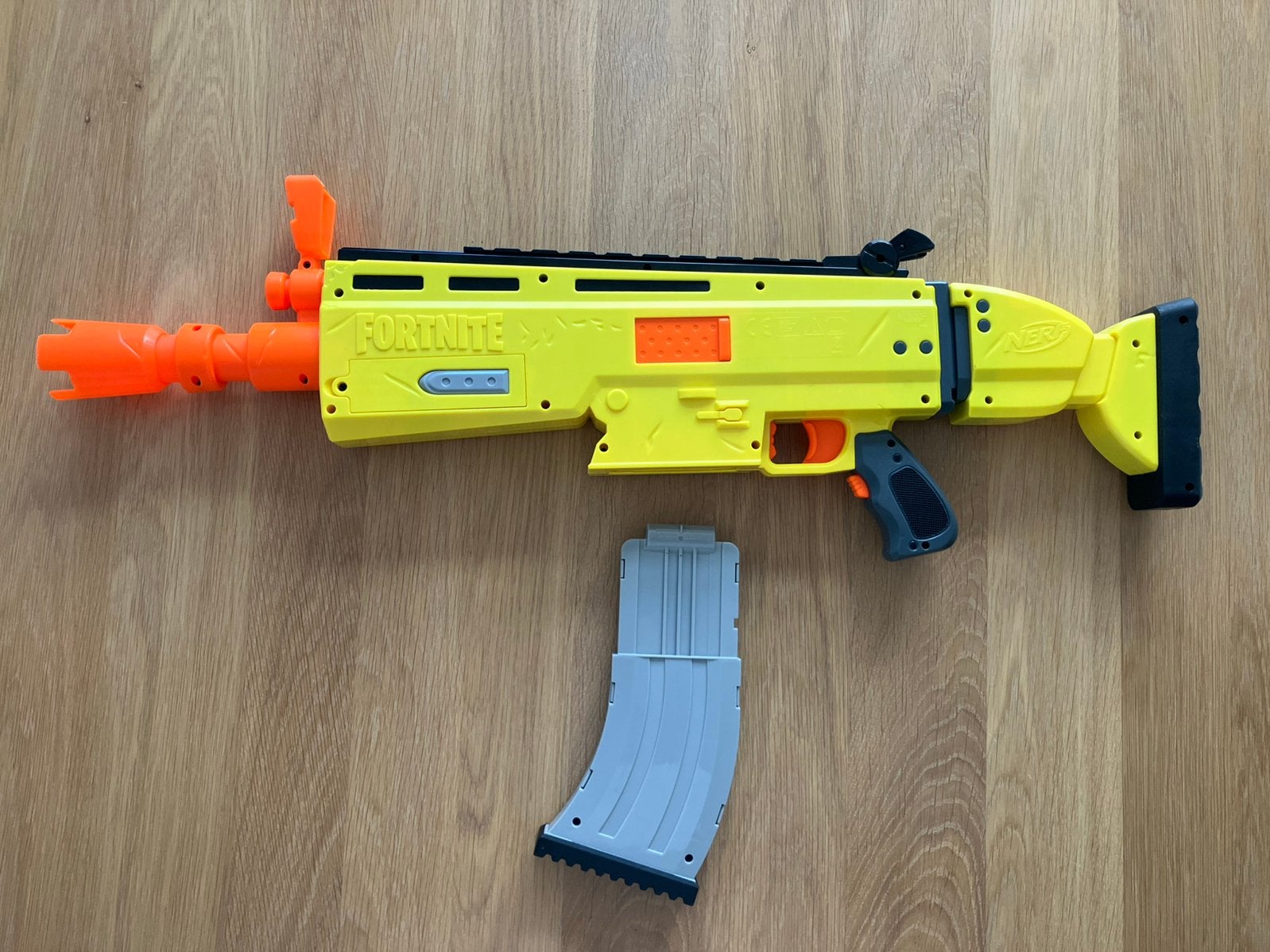 Grote (75cm lang) fortnite Nerf pistool, Ophalen, Zo goed als nieuw