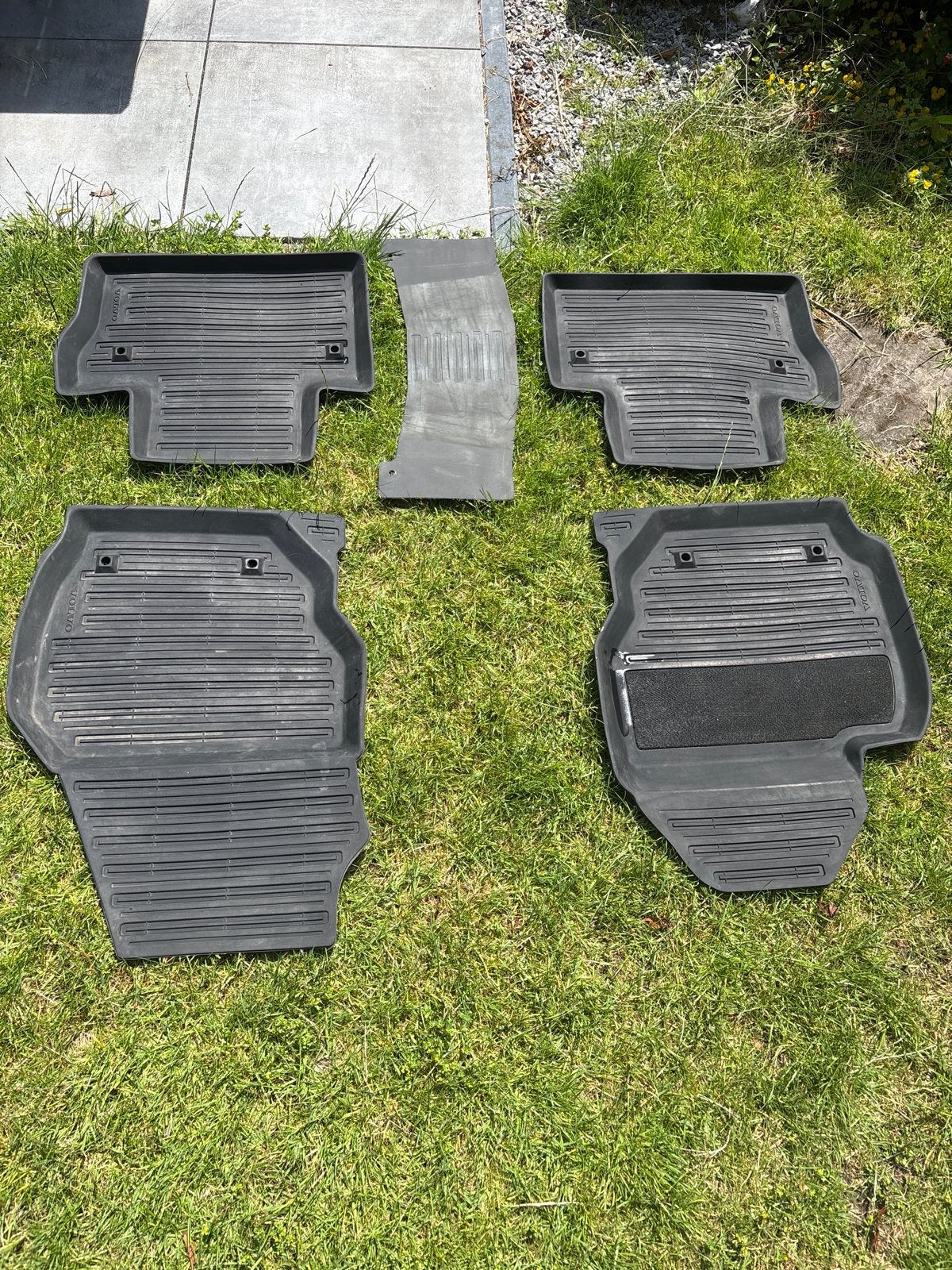 Rubberen mattenset Volvo XC70 V70 (2007-2016) met tunnelstro, Ophalen of Verzenden, Gebruikt
