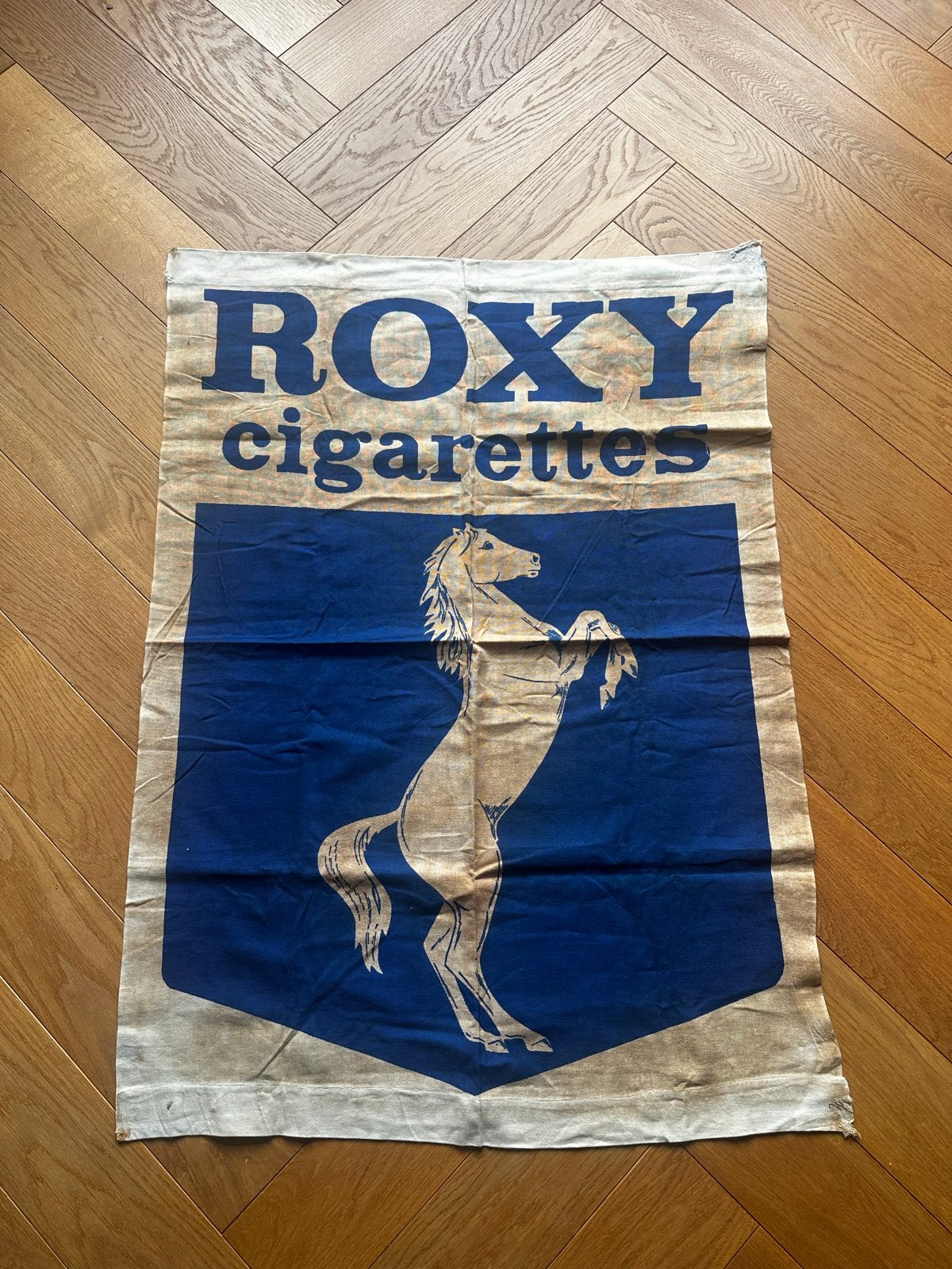 Vintage Roxy Cigarettes Reclame Doek met Paard, Ophalen of Verzenden, Gebruikt, Reclamebord