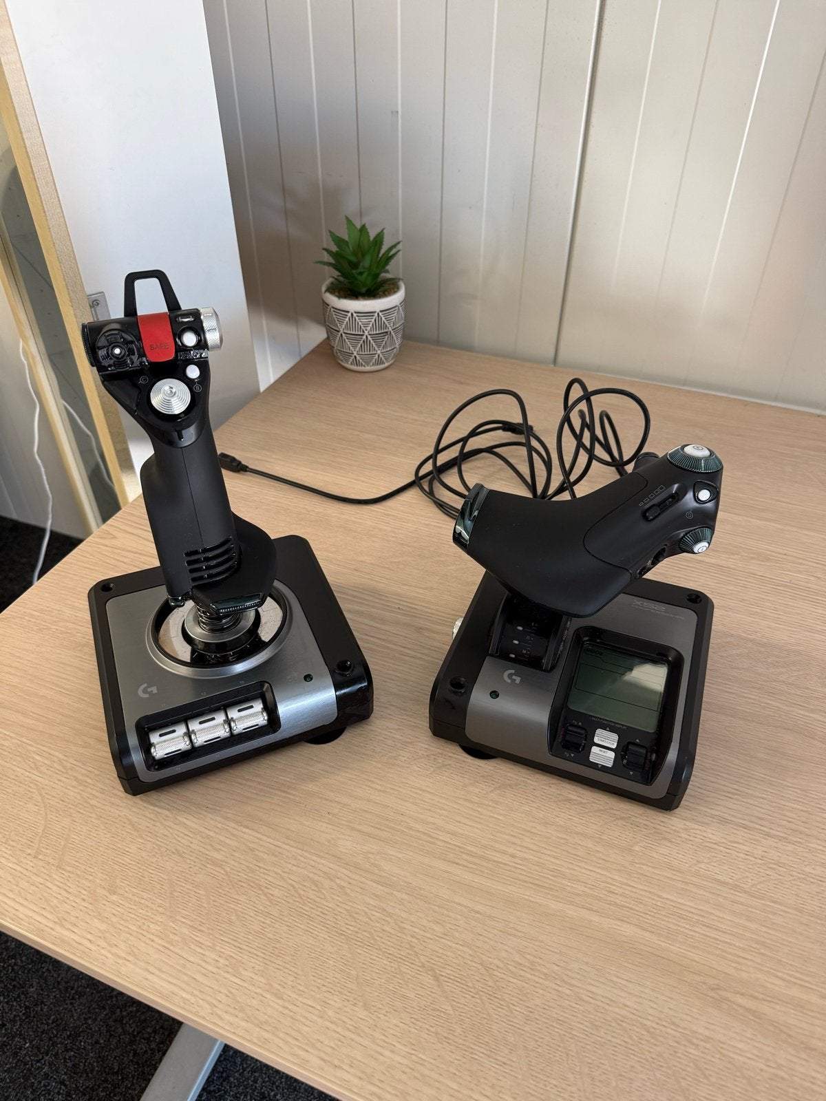 Logitech G Saitek X52 Pro Flight Control System, Ophalen of Verzenden, Gebruikt