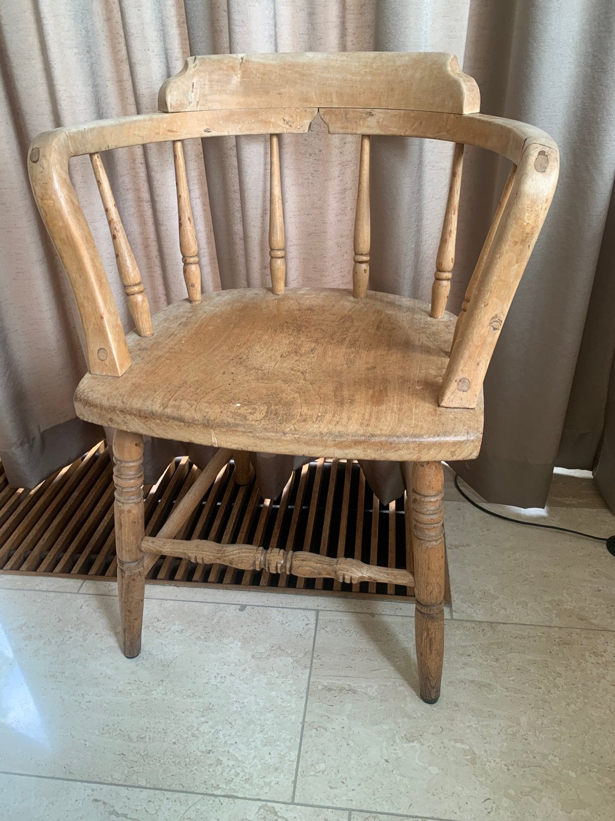 Broccante houten stoel ronde rugleuning, Ophalen