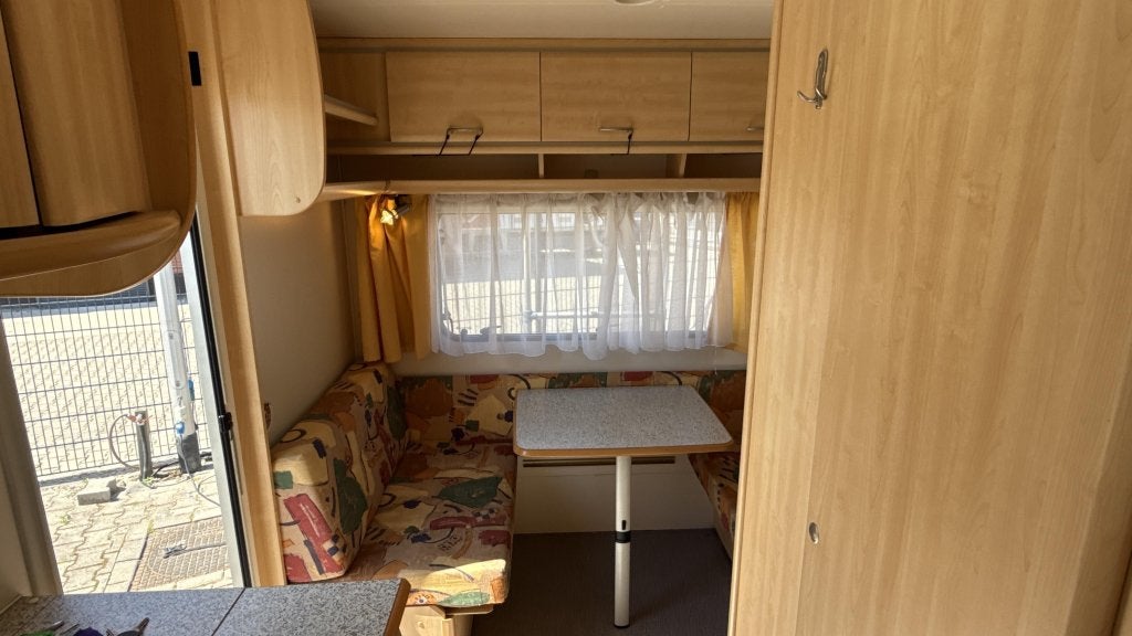Dethleffs Family 395 T bj 2001 met voortent en zakluifel, Caravans en Kamperen, Caravans, Luifel, Dethleffs, Tot 4 meter, Dwarsbed