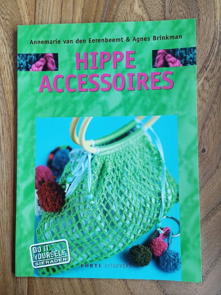 Hippe Accessoires Haken en breien, Boeken, Ophalen of Verzenden, Zo goed als nieuw, Breien en Haken, Agnes Brinkman en Annemarie van den Eerenbeemt