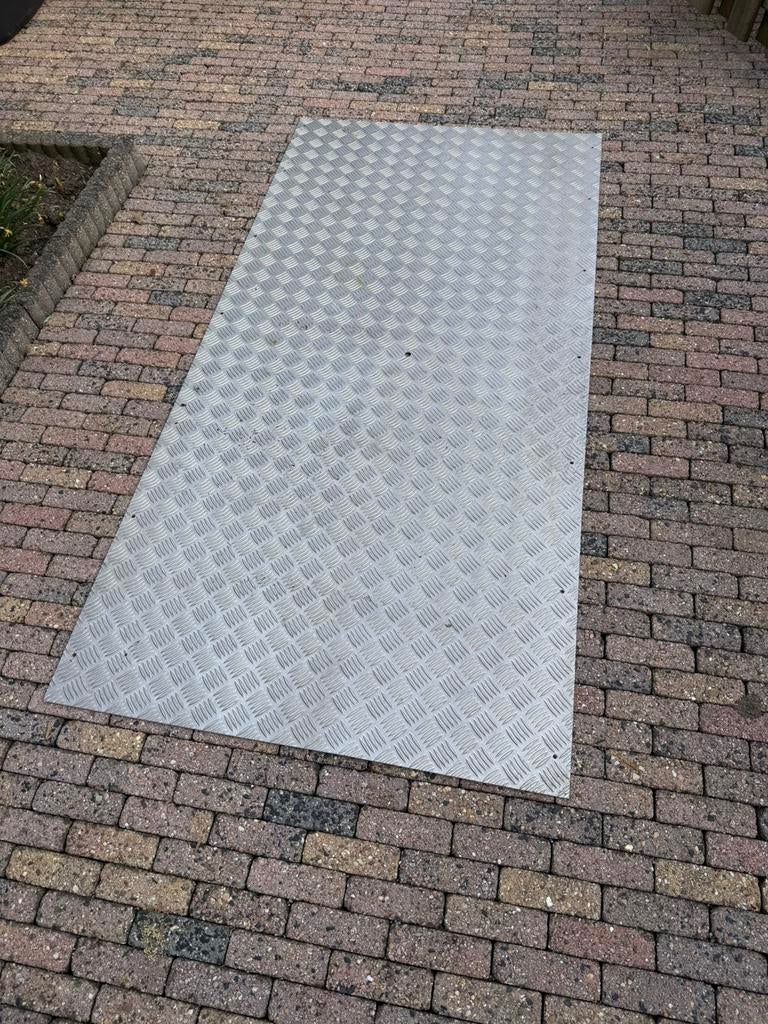Aluminium Traanplaat 184,5 x 90  2 a 3 mm dik, Ophalen of Verzenden, Zo goed als nieuw