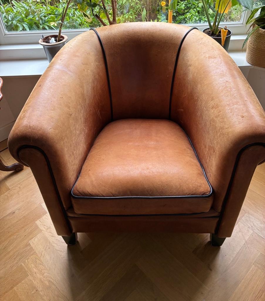 Schapenlederen club fauteuil met hocker, Huis en Inrichting, Fauteuils, Ophalen, Gebruikt, Leer, 75 tot 100 cm