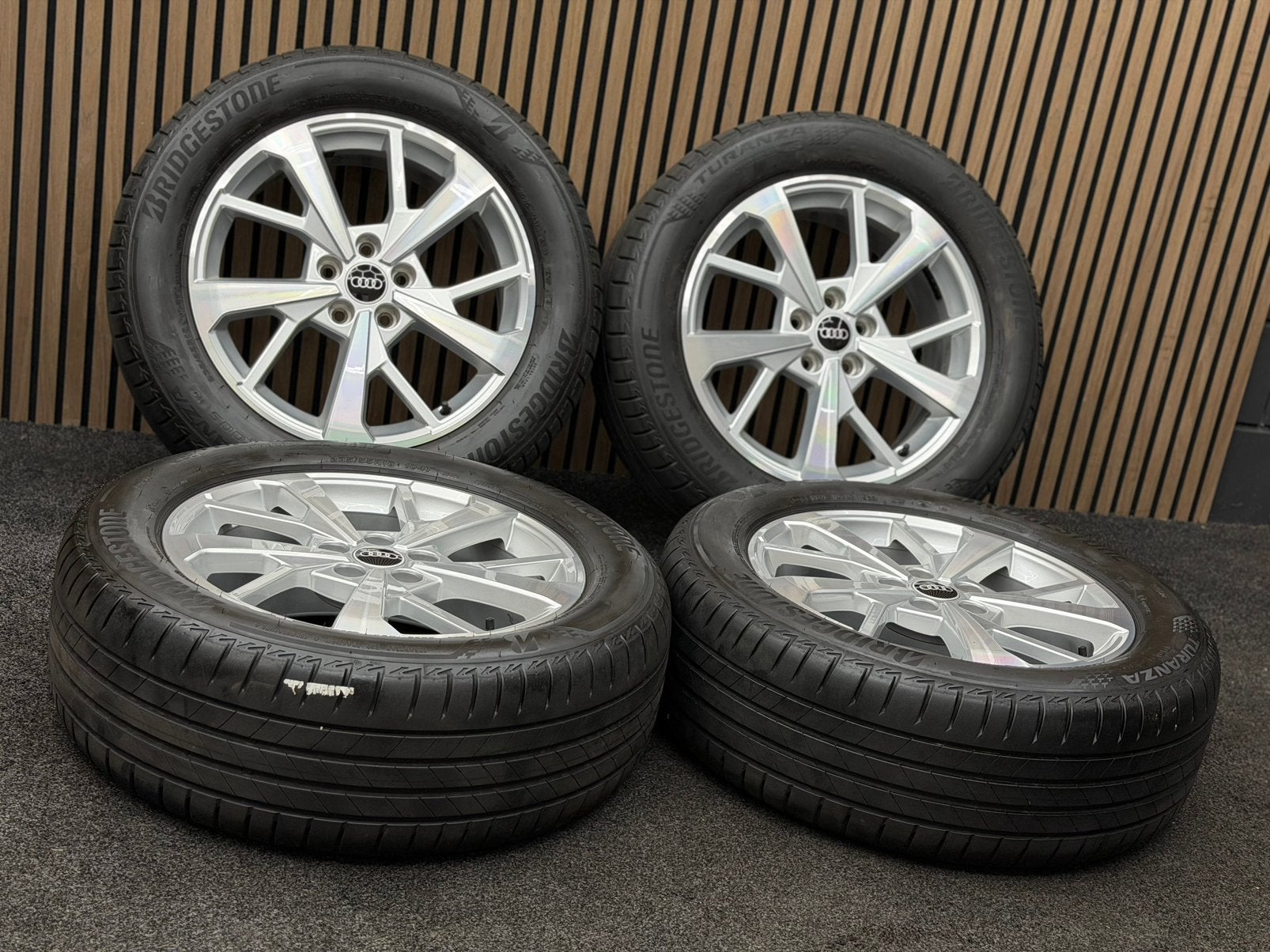 Originele 18 inch Audi Q3 83A 5x112 ET43 Bridgestone XL, Auto-onderdelen, Ophalen, 18 inch, ., Banden en Velgen