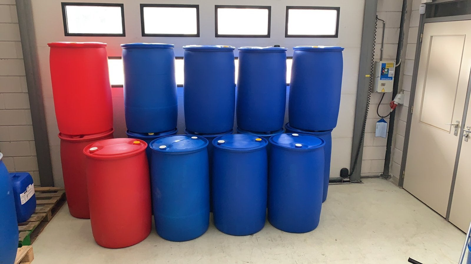 Regenton 200 liter kunststof schoon., Tuin en Terras, 150 liter of meer, Ophalen, Zo goed als nieuw