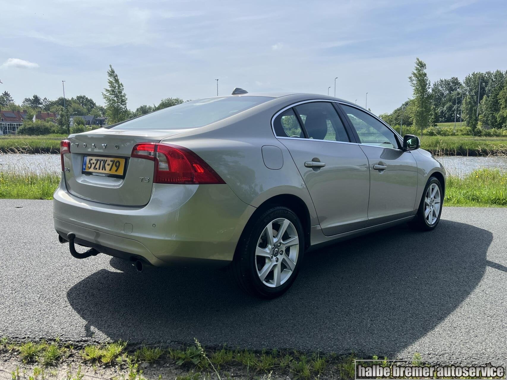 Volvo S60 1.6 T3 |Dealer onderhouden|Climate|Cruise|Trekhaak, Auto's, Voorwielaandrijving, Gebruikt, 4 cilinders, 150 pk