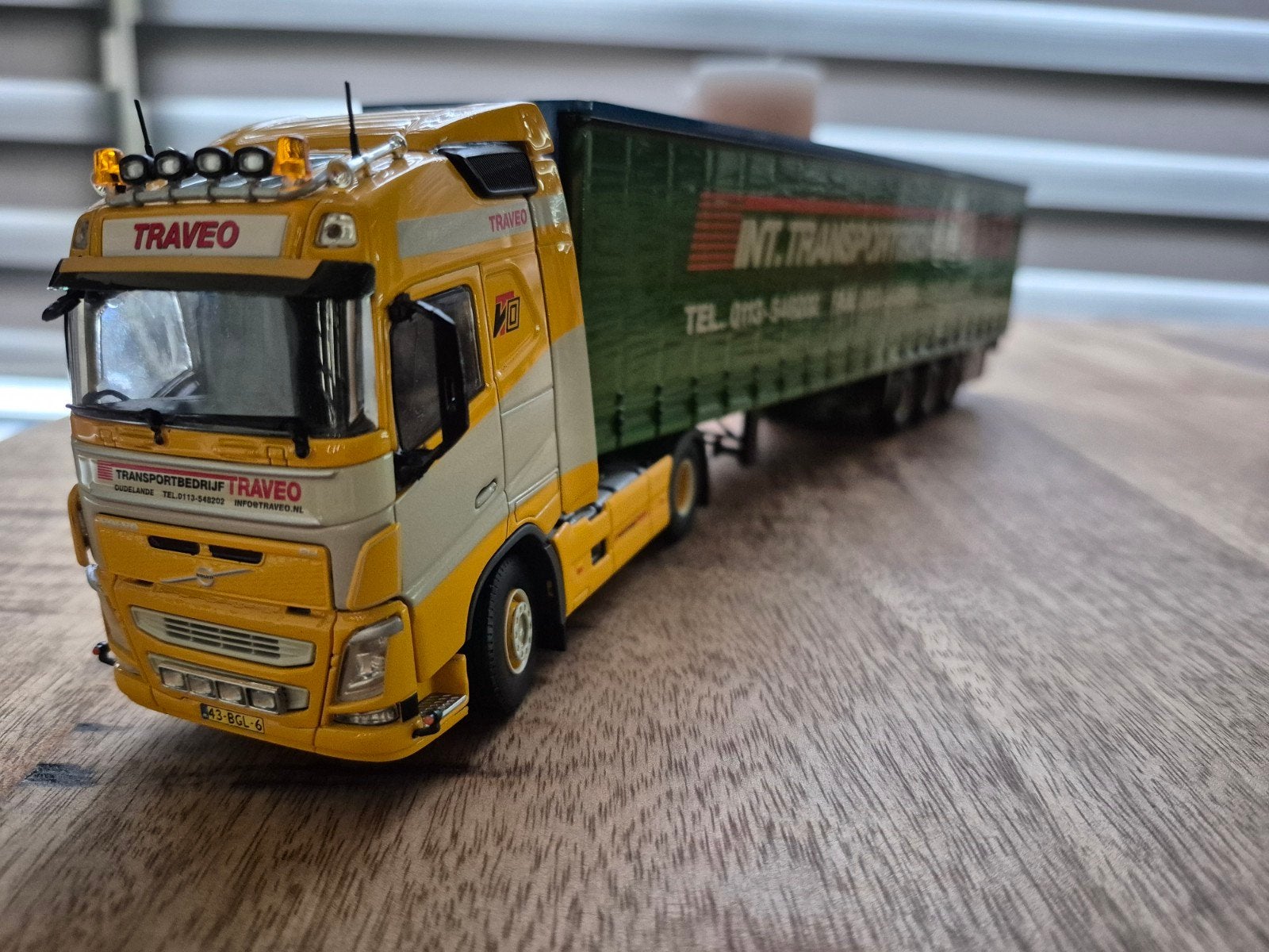 Tekno Volvo FH4 Traveo met tautliner, zo goed als nieuw, Ophalen of Verzenden, Zo goed als nieuw, Bus of Vrachtwagen, Tekno